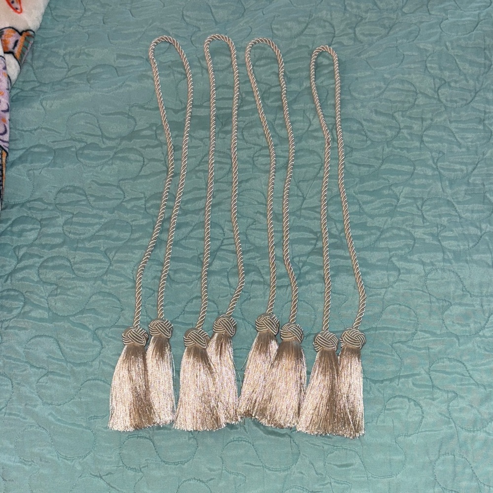 Elegant Beige/Cream Tassel Tiebacks - Picture 2 of 3